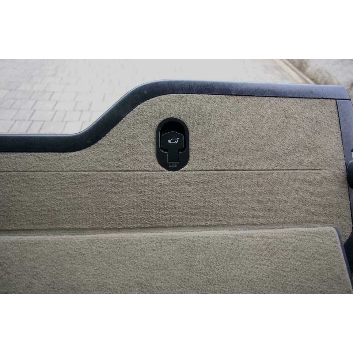 LR3/LR4 Manual Upper Tailgate Kit - Image 2