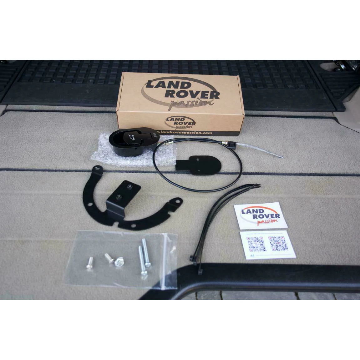 LR3/LR4 Manual Upper Tailgate Kit - Image 5